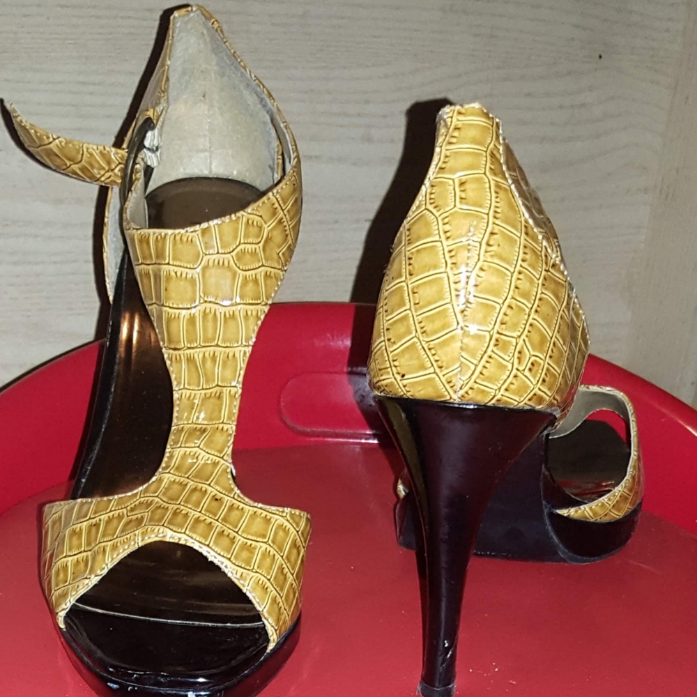 Women's shoes